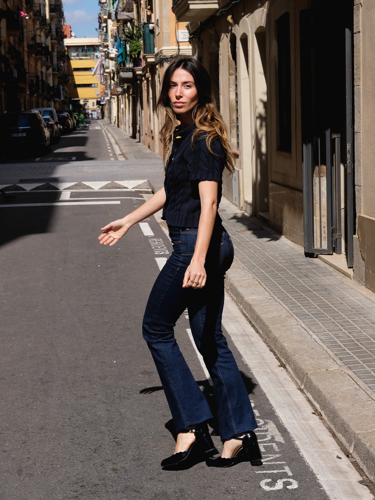 Black Mary Janes In Spanish Patent Leather For Women - Heel 6 cm - Florita Black - Lifestyle Walking Pose