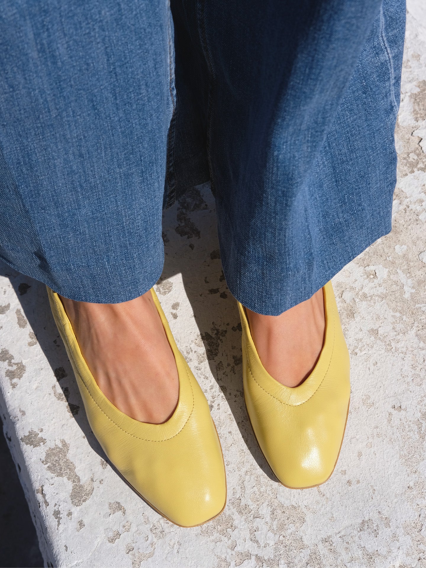 Ballerines Jaunes Cuir nappa d'Italie Femme - Talon 2.5 cm - Benni Yellow - Portées Gros Plan