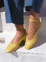 Ballerines Jaunes Cuir nappa d'Italie Femme - Talon 2.5 cm - Benni Yellow - Portées Gros Plan