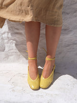 Ballerines Jaunes Cuir nappa Italiennes Femme - Talon 5 cm - Perri Yellow - Portées Gros Plan