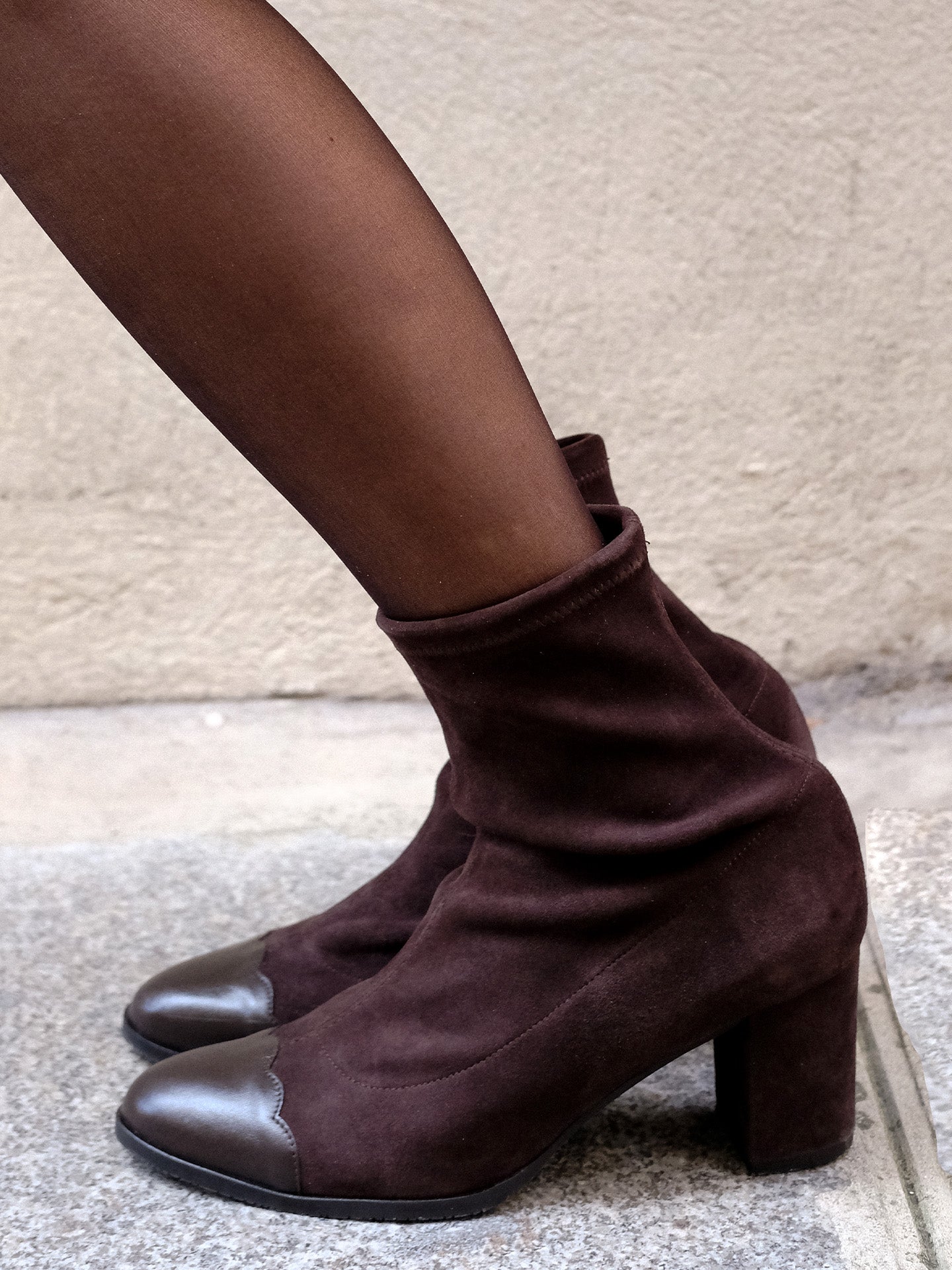 Bottines Marron Daim Espagne Femme - Talon 6 cm - Felice Stretch Brown - Portées Gros Plan