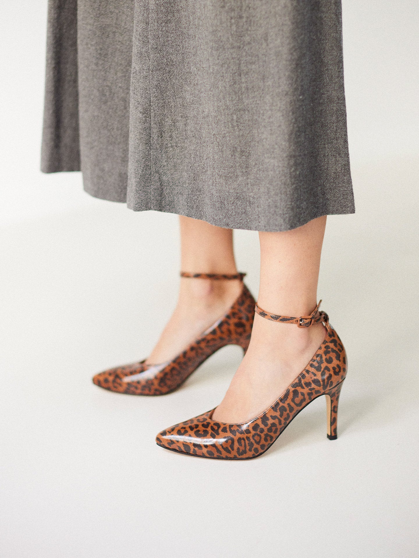 Escarpins Léopard Cuir verni Espagne Femme - Talon 7 cm - Iva Leopard - Portées Gros Plan