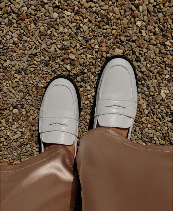 Mocassins Blancs Cuir nappa Italien Femme - Talon 2.5 cm - Lissa White - Portées Gros Plan