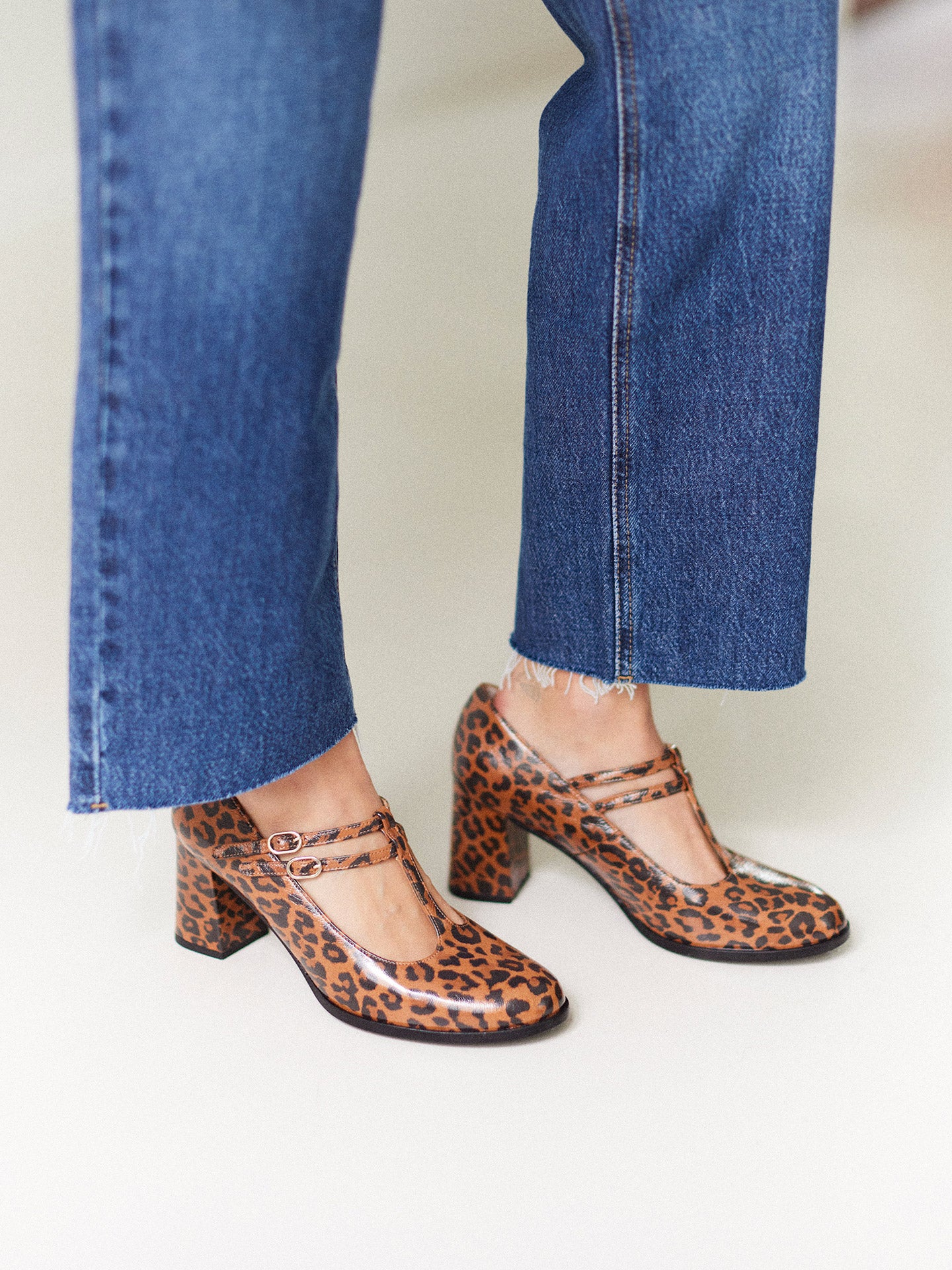 Salomés Léopard Cuir verni d'Espagne Femme - Talon 6 cm - Rey Leopard - Portées Gros Plan