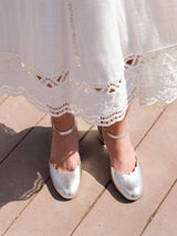 Chaussures femme élégantes et confortables - Babies Argentées Cuir métallisé Espagne Femme - Talon 6 cm - Florita Silver - Portées Gros Plan