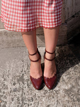 Chaussures femme élégantes et confortables - Babies Rouges en Cuir Verni d&#39;Espagne Femme - Talon 6.5 cm - Flavie Burgundy - Portées Gros Plan