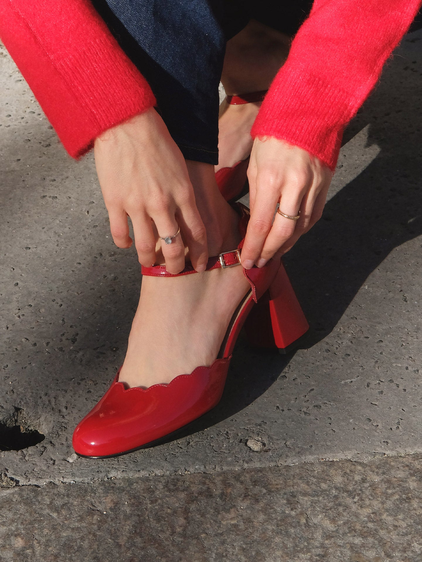 Red Mary Janes In Spanish Patent Leather For Women - Heel 6 cm - Florita Red - Lifestyle Feet Close-up