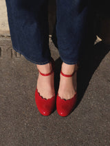 Red Mary Janes In Spanish Patent Leather For Women - Heel 6 cm - Florita Red - Lifestyle Feet Close-up