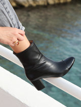 Chaussures femme élégantes et confortables - Bottines Noires Cuir nappa Espagne Femme - Talon 6 cm - Felice Black - Portées Gros Plan