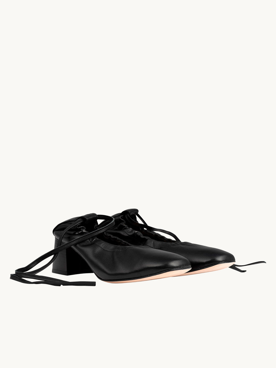 Chaussures italiennes - Ballerines noires en cuir italien avec talon carré | Perri Black | ÉMZI PARIS