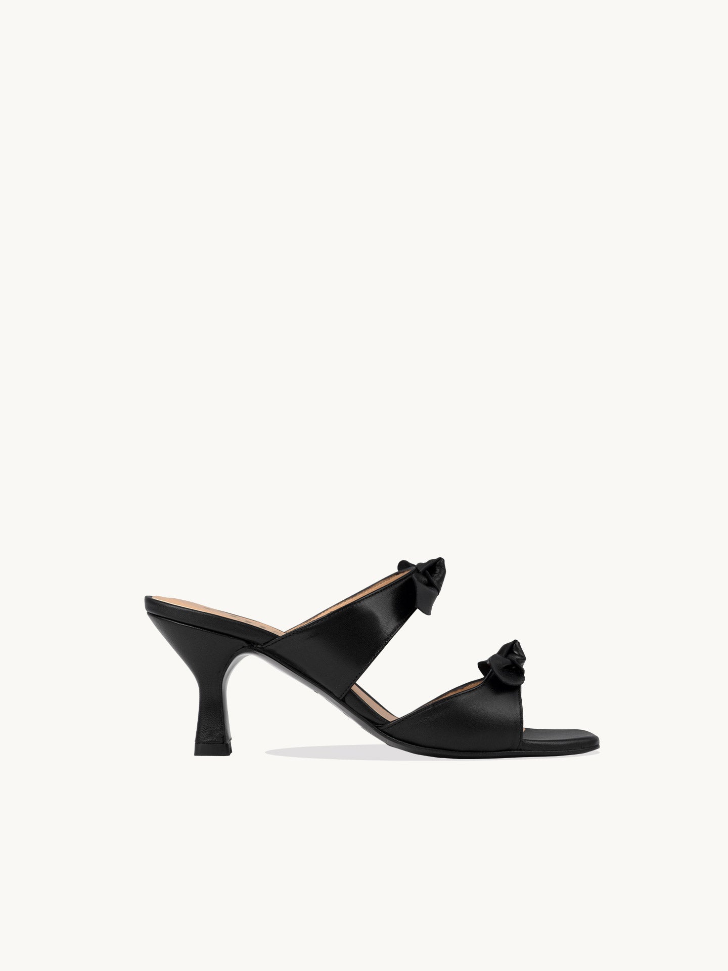 Gigi Black Emzi Paris