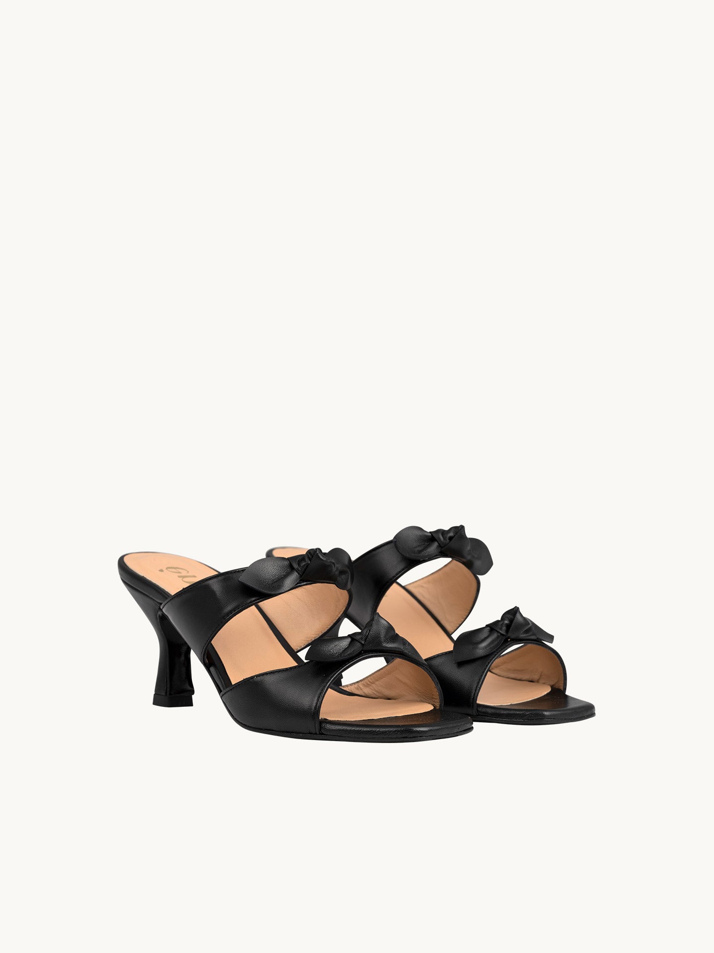 Gigi Black Emzi Paris