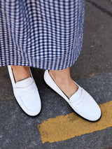 Chaussures femme élégantes et confortables - Mocassins Blancs Cuir nappa Italien Femme - Talon 2.5 cm - Lissa White - Portées Gros Plan