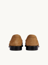 Chaussures femme élégantes et confortables - Mocassins Marrons Daim d&#39;Italie Femme - Talon 2.5 cm - Lissa Camel - Packshot Arrière