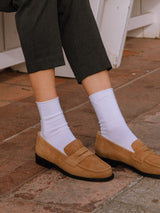 Chaussures femme élégantes et confortables - Mocassins Marrons Daim d&#39;Italie Femme - Talon 2.5 cm - Lissa Camel - Portées Assise