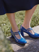Chaussures femme élégantes et confortables - Salomés Bleues en Cuir verni d&#39;Espagne Femme - Talon 6 cm - Rey Royal Blue - Portées Gros Plan