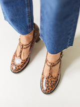 Chaussures femme élégantes et confortables - Salomés Léopard Cuir verni d&#39;Espagne Femme - Talon 6 cm - Rey Leopard - Portées Gros Plan